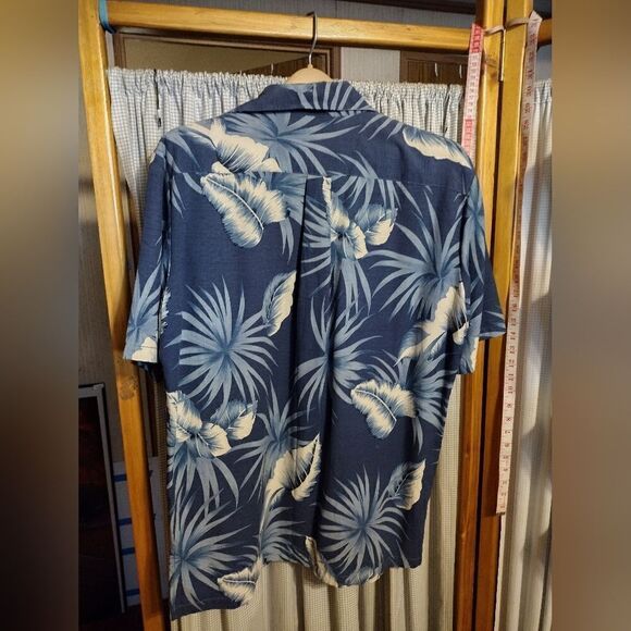 Vintage silk Hawaiian shirt - Picture 2 of 6